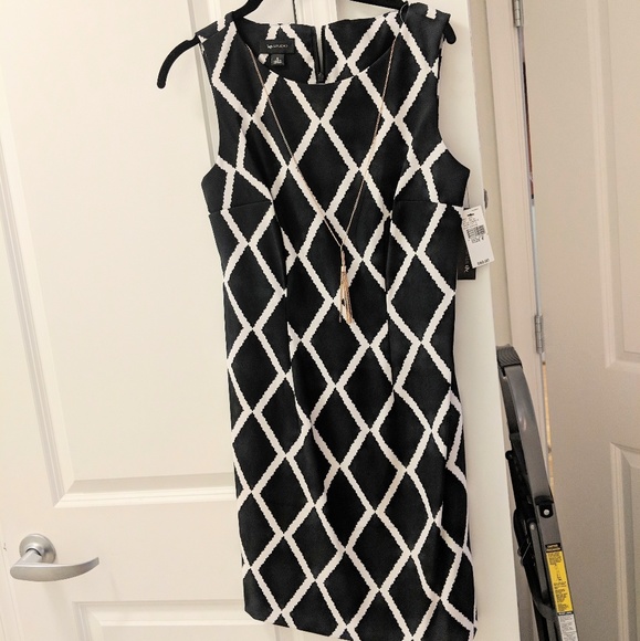 *NEW Shift Dress w/ Necklace - Picture 2 of 7